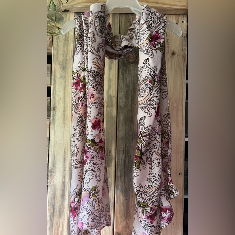 Charming Charlie Floral Scarf Floral print